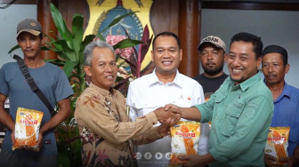 Sekda Tanjabtim Terima Bantuan Benih Jagung Hibrida F1 Super Bisi 18 dari PetroChina