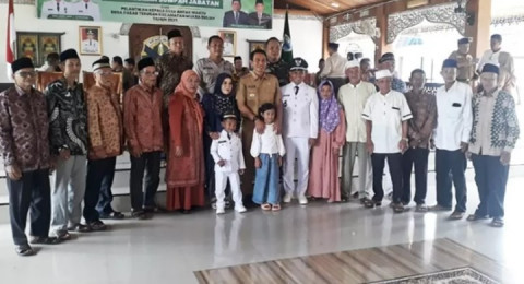 Fadhil Arief Lantik Kades Antar Waktu desa Pasar Terusan Pasar Terusan