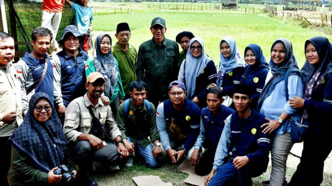 Bupati Batang Hari Hadiri Sedekah Bubur di Desa Pasar Terusan