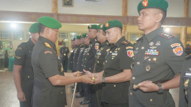 Danrem 042/Gapu Pimpin Sertijab Pejabat Utama dan Komandan Satuan
