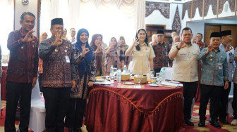 Junaidi Mahir Bahas Peningkatan Pelayanan Masyarakat Bersama Wamen Kependudukan