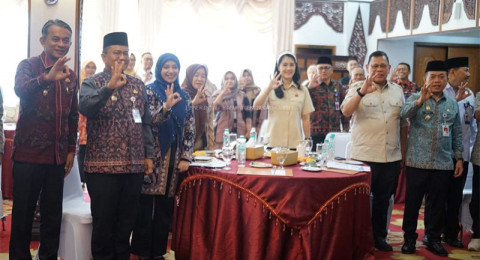Junaidi Mahir Bahas Peningkatan Pelayanan Masyarakat Bersama Wamen Kependudukan