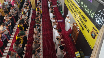 Polda Jambi Tunaikan Shalat Gaib, Wujud Bela Sungkawa Gugurnya Driver Ojek Online Affan Kurniawan