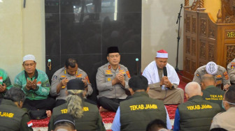 Polda Jambi Tunaikan Solat Hajat dan Doa Bersama Untuk Keamanan Negara