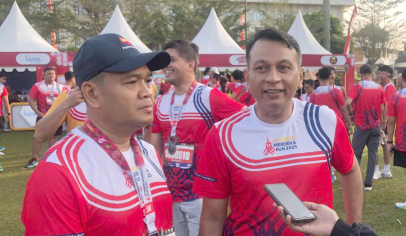 Communication Manager PetroChina, Afdal (kanan), dan Government and Relations Superintendent PetroChina International Jabung Ltd, Lasno (kiri) | dod