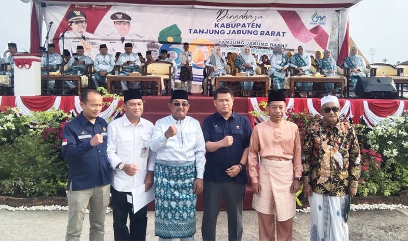 SKK Migas - PetroChina menyerahkan bantuan pembangunan jalan sepanjang 7,5 kilometer dan menerima sertifikat tanah BMN | swd