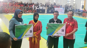Ratusan Atlet Porkab Pencak Silat Dilindungi BPJS Ketenagakerjaan, BBS dan Rina Serahkan Kartu