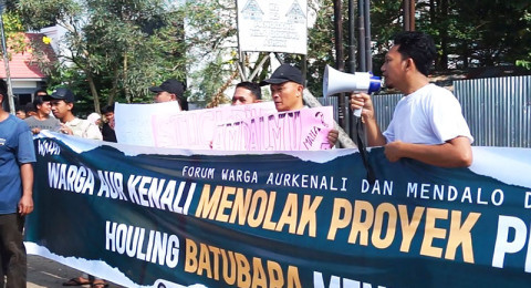 Al Haris dan Sudirman Masih Ngotot Bela PT SAS, Warga Minta Tolong Presiden Prabowo