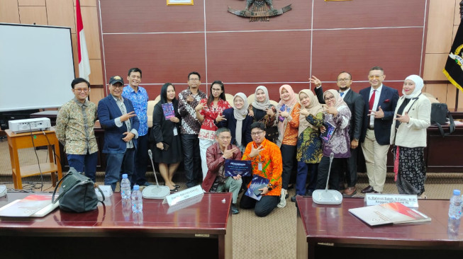 Mahasiswa DIK 33 Universitas Sahid Jakarta Luncurkan Buku "Prosumenesia": Transformasi Media Digital dalam Politik dan Demokrasi