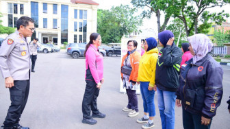 Bhayangkari Jambi Gelar Baksos Bareng Ojol dan Ojek Pangkalan, Suasananya Penuh Keakraban