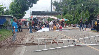 Belum Al Haris Datang, Warga Tak Bakal Buka Blokade Jalan Lintas Timur