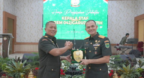 Jabatan Kasrem 042/Gapu Diserahterimakan, Danrem Tegaskan Soliditas Prajurit