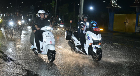 Pastikan Situasi Kamtibmas di Wilayah Kota Jambi Aman, Walikota Jambi Patroli dan Sapa Pelaku UMKM
