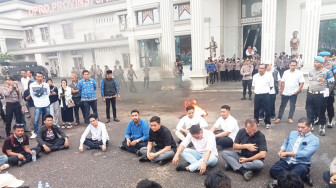 Hujan Tak Halangi Rakyat Bicara, Hafiz Turun Menyambut