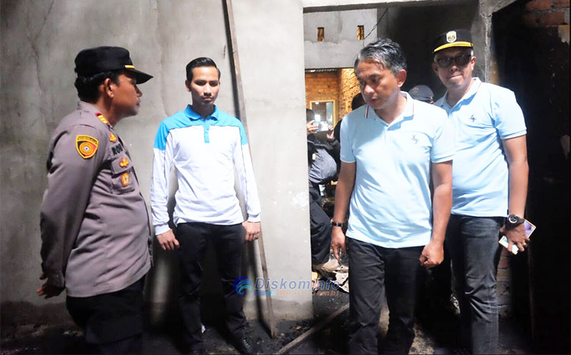 Pemkab Muaro Jambi menyalurkan bantuan untuk korban kebakaran di Kumpeh Ulu, Senin | pmj