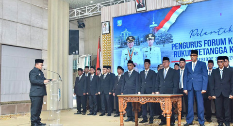 Wali Kota Maulana Lantik FKRT Kota Jambi 2025-2028, Perkuat Kolaborasi RT dan Pemkot