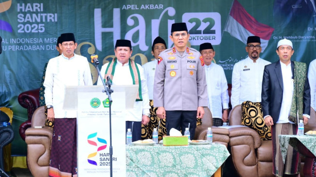 Kapolda Jambi Hadiri Apel Akbar Hari Santri Nasional 2025 di Muaro Jambi
