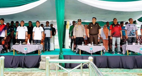 Semarak Kejuaraan Tarkam Piala Kemenpora 2025 di Batang Hari, Pj Sekda Mula P. Rambe Membuka Acara