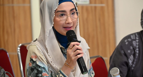Desy Ratnasari Soroti Tingginya Warga Batam Berobat Malaysia dan Singapura