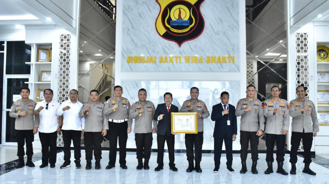 Kapolda Jambi Terima Penghargaan Lemkapi Presisi Award atas Dedikasi dan Loyalitas Tinggi