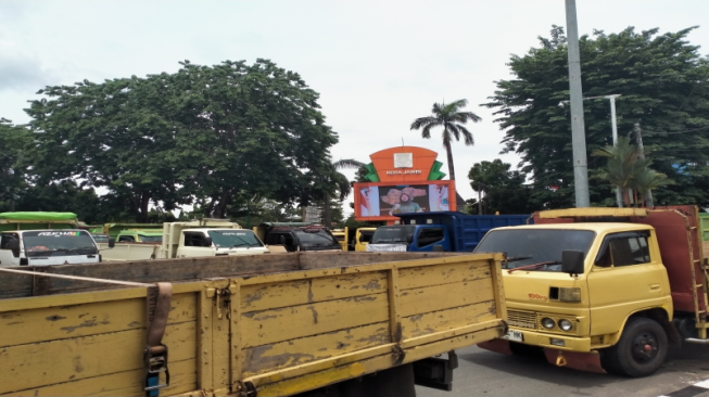 Aksi Unjuk Rasa Sopir Truk di Tugu Siginjai Berakhir, Pemkot Jambi Berjanji Revisi Kebijakan