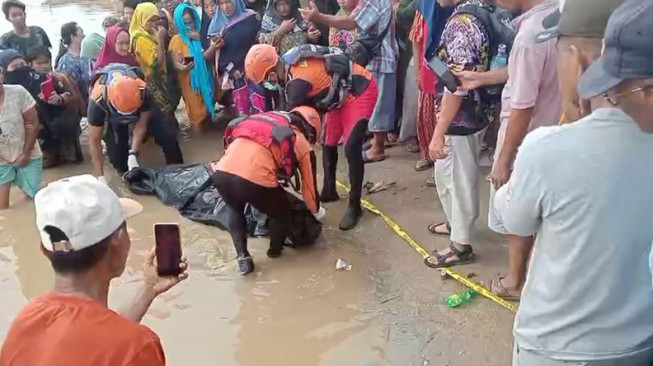 Mayat Wanita Misterius Mengapung di Sungai Babeko