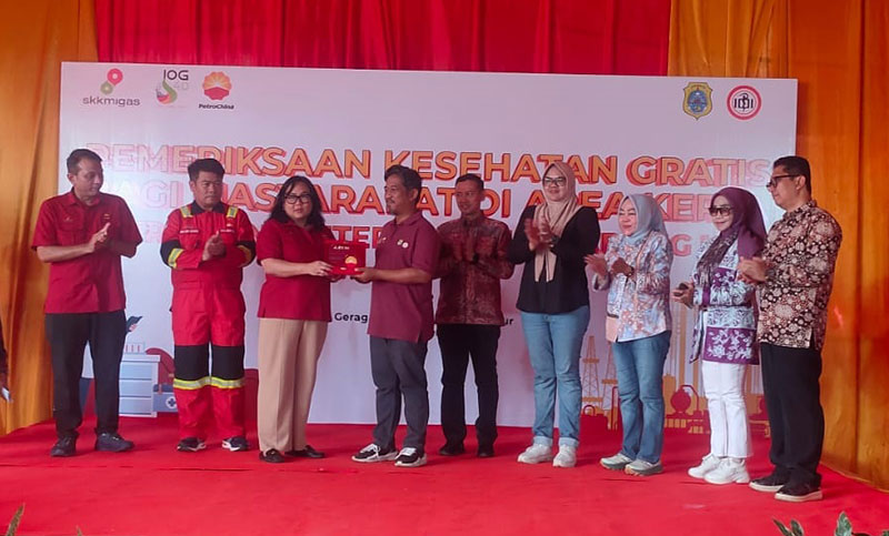 Pemeriksaan kesehatan dan pemberian obat gratis yang diselenggarakan oleh SKK Migas—PetroChina International Jabung Ltd, di Kabupaten Tanjung Jabung Timur, Sabtu | henrosta