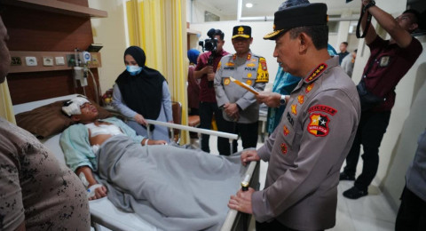 Kapolri Tinjau Langsung Penanganan Korban Ledakan SMAN 72 di RSI Cempaka Putih