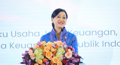 OJK Luncurkan Buku Saku Literasi Keuangan bagi Pekerja Migran Indonesia