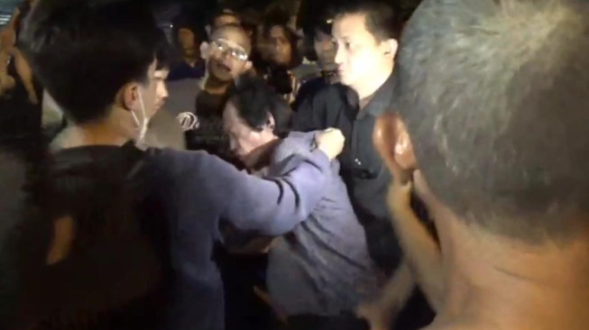 Warga Amankan Pelaku Pelecehan Saat Kebakaran Pabrik Tahu