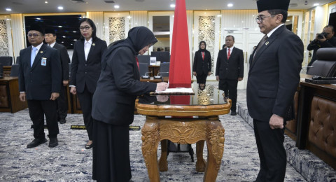 Sekjen DPR Lantik Novianti sebagai Fungsional Analis Legislasi Ahli Utama