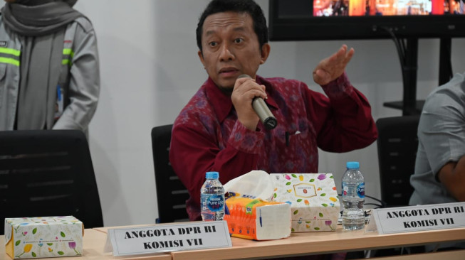 Komisi VII DPR Soroti Dampak Domino Banjir Impor