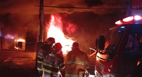 Korsleting Listrik  Ruko Mebel Ludes Terbakar