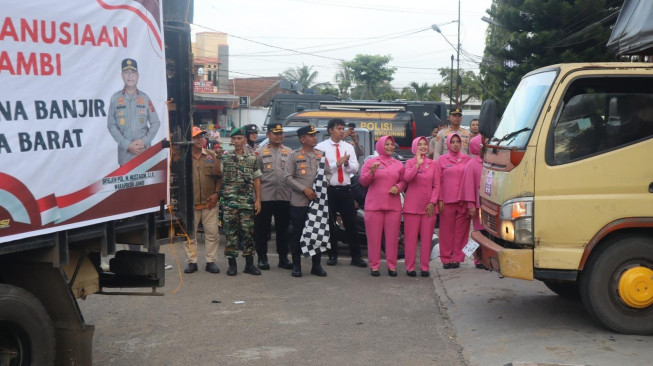 Polda Jambi Kirim Bantuan Kemanusiaan untuk Korban Bencana di Sumatra Barat
