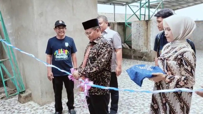 RT 16 Pematang Sulur Percontohan “Kampung Bahagia”, Wali Kota Maulana Resmikan Sekretariat RT dan Serahkan Bantuan UMKM
