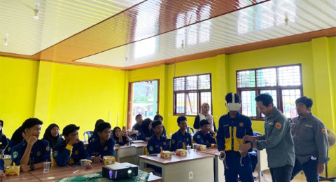 Pengenalan Teknologi VR: Simulasi Dunia Pertambangan di Ruang Kelas SMK