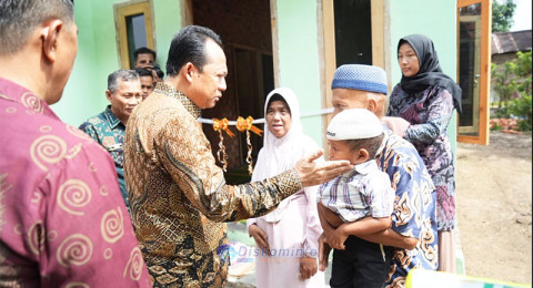 Kisah Viral Pasangan Lansia Direspons Cepat, Bupati Muaro Jambi Resmikan Rumah Baru