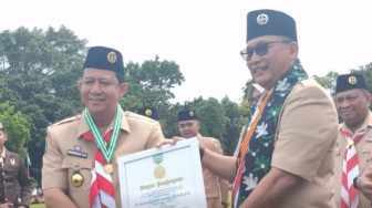 Bupati Muaro Jambi Dianugerahi Penghargaan Tokoh Perintis Utama Gerakan Pramuka