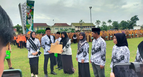 Upacara Hari Guru Nasional ke-80 di Batang Hari Penuh Makna