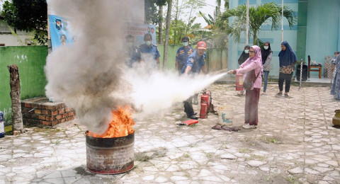 Pertamina EP Jambi Gandeng Damkar Edukasi Warga tentang Potensi Kebakaran dan Cara Padamkan Api Ringan