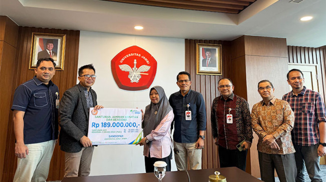 BPJS Ketenagakerjaan Serahkan Santunan Rp189 Juta kepada Ahli Waris Pegawai Unja
