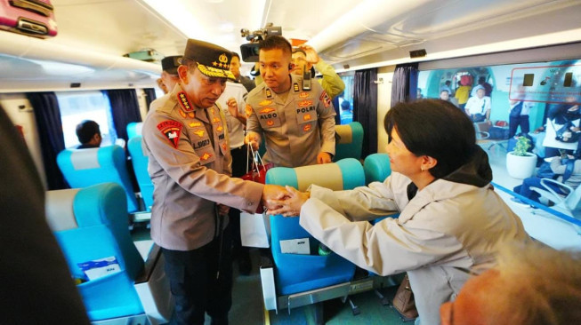 Kapolri Pastikan Stasiun Pasar Senen Siap Hadapi Lonjakan Penumpang Nataru