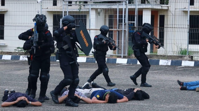 Ngeri..!! Baku Tembak di Terminal Cargo Bandara Sultan Thaha Jambi, 2 Tewas