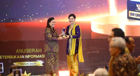 OJK Raih Predikat Badan Publik Terbaik Nasional 2025