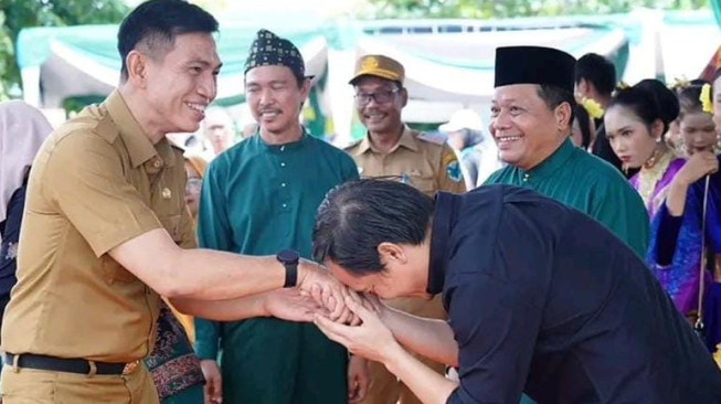 Bupati dan Bunda Baca Buka Pentas Seni HUT SMA Negeri 6 Batang Hari