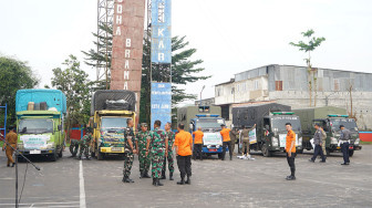 Danrem Garuda Putih Lepas Pengiriman Bantuan Sosial ke Sumatra Barat