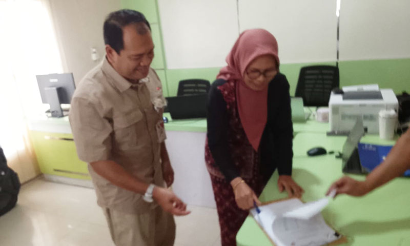 SKK Migas – PetroChina International Jabung Ltd memberi bantuan perlengkapan kantor untuk Kantor BPN Tanjab Barat, Senin (22/12/2025) | swd