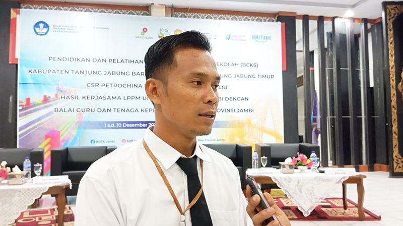 Kepala SD Negeri 15 Desa Serdang Jaya, Kecamatan Betara, Tanjabbar, Buhari Muslim, S.Pd, M.Pd | dod