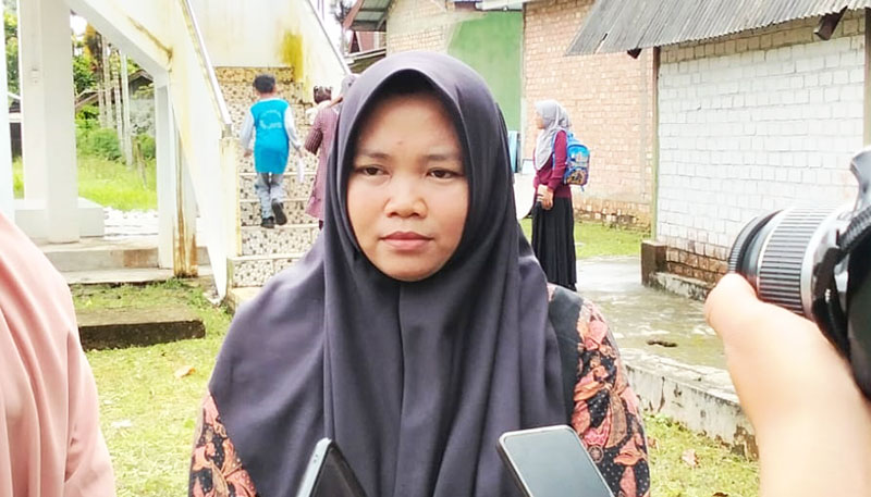 Pengelola Perpustakaan Desa Pandan Makmur, Menik Andarwati | henrosta