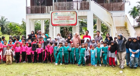 Melalui Program Pengembangan TBM, SKK Migas - PetroChina Berikan Anak-anak Pembelajaran Jaga Lingkungan Lewat Dongeng